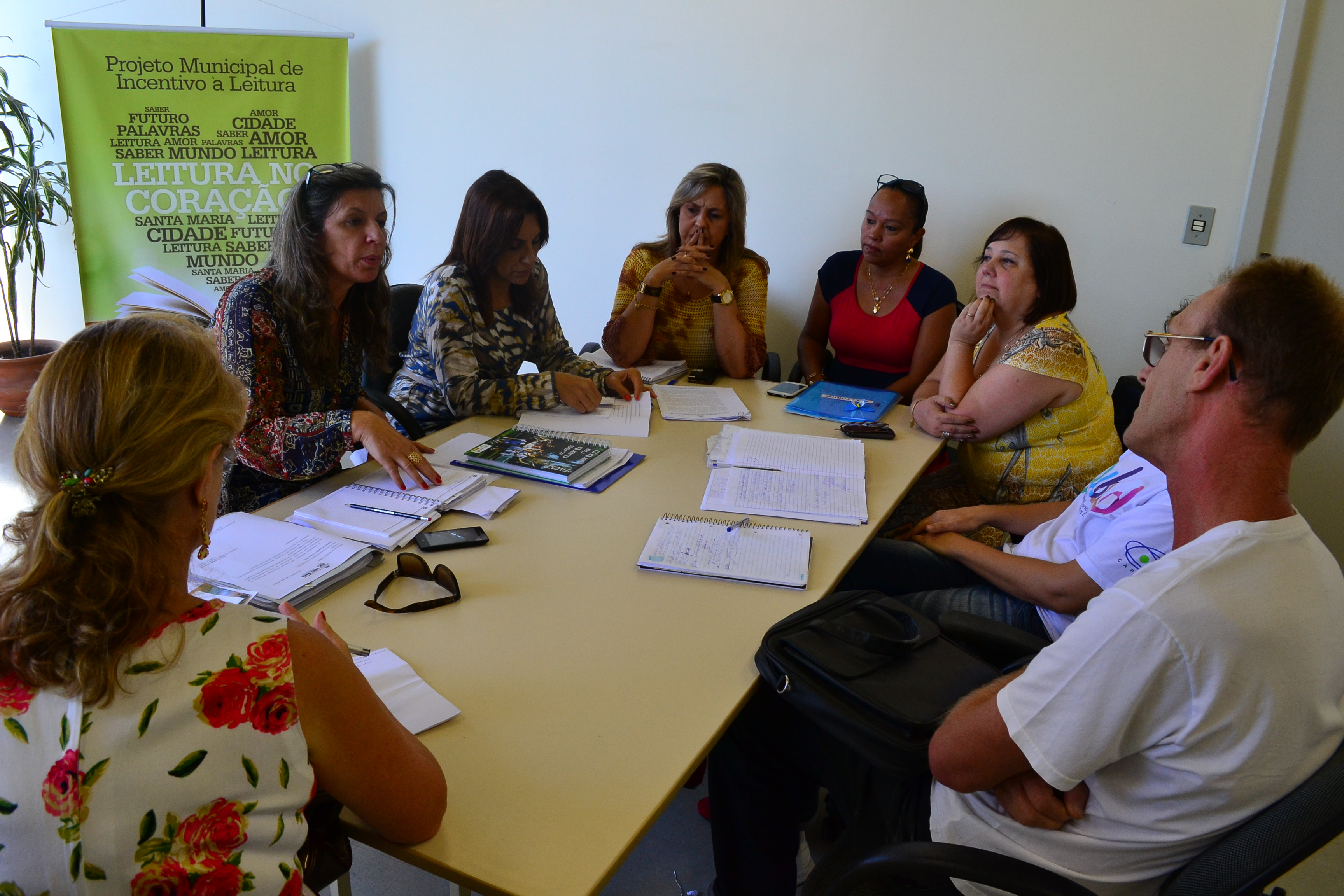 Secretaria de Educação propõe reuniões pedagógicas quinzenais, mas ainda há outros debates pela frente