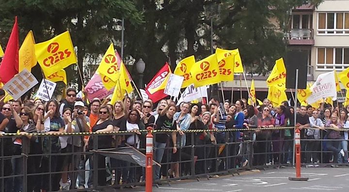 O Sinprosm repudia o parcelamento de salários e apoia as manifestações dos servidores do estado