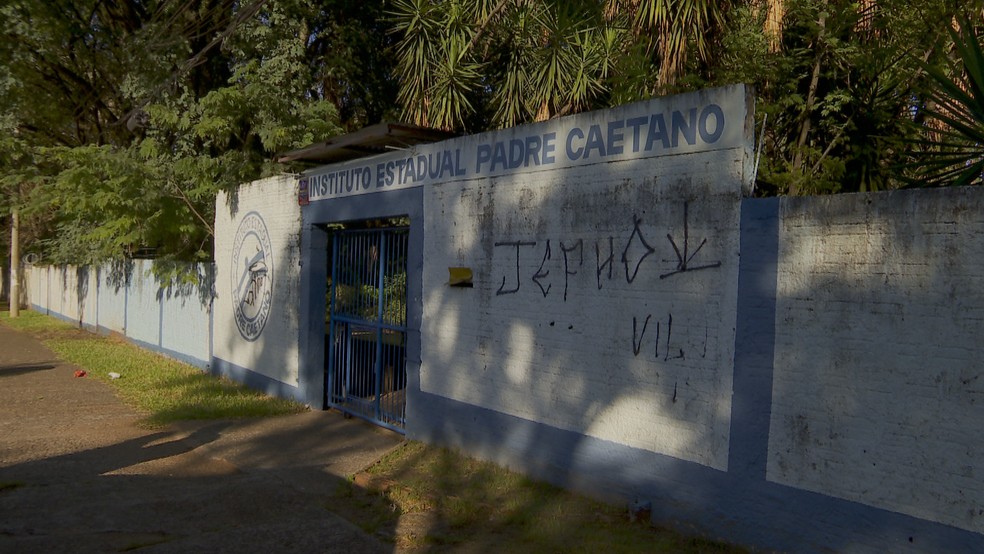 G1: Instuto Estadual Padre Caetano suspende aulas presenciais após dois casos de Covid
