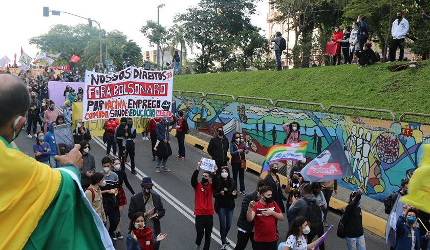 Sedufsm: Centenas gritam Fora Bolsonaro pelas ruas de Santa Maria