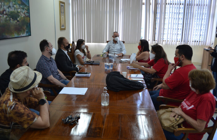 Professores municipais não abrem mão do piso salarial aplicado linearmente à carreira