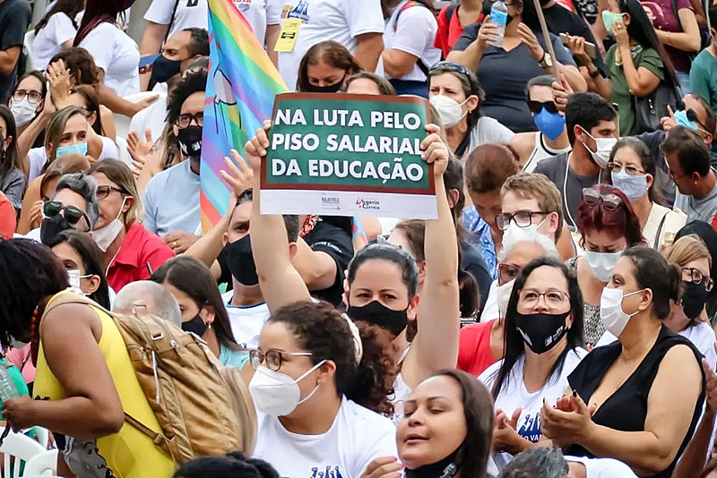 Heleno Araújo: 28 de abril, Dia Internacional da Educação