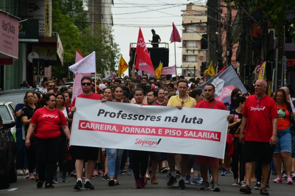 Diário de SM: Professores da Rede Municipal fazem manifestação por reajuste emergencial do piso salarial