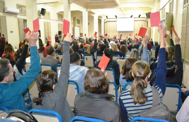 Professores municipais em operação tartaruga até o final de agosto