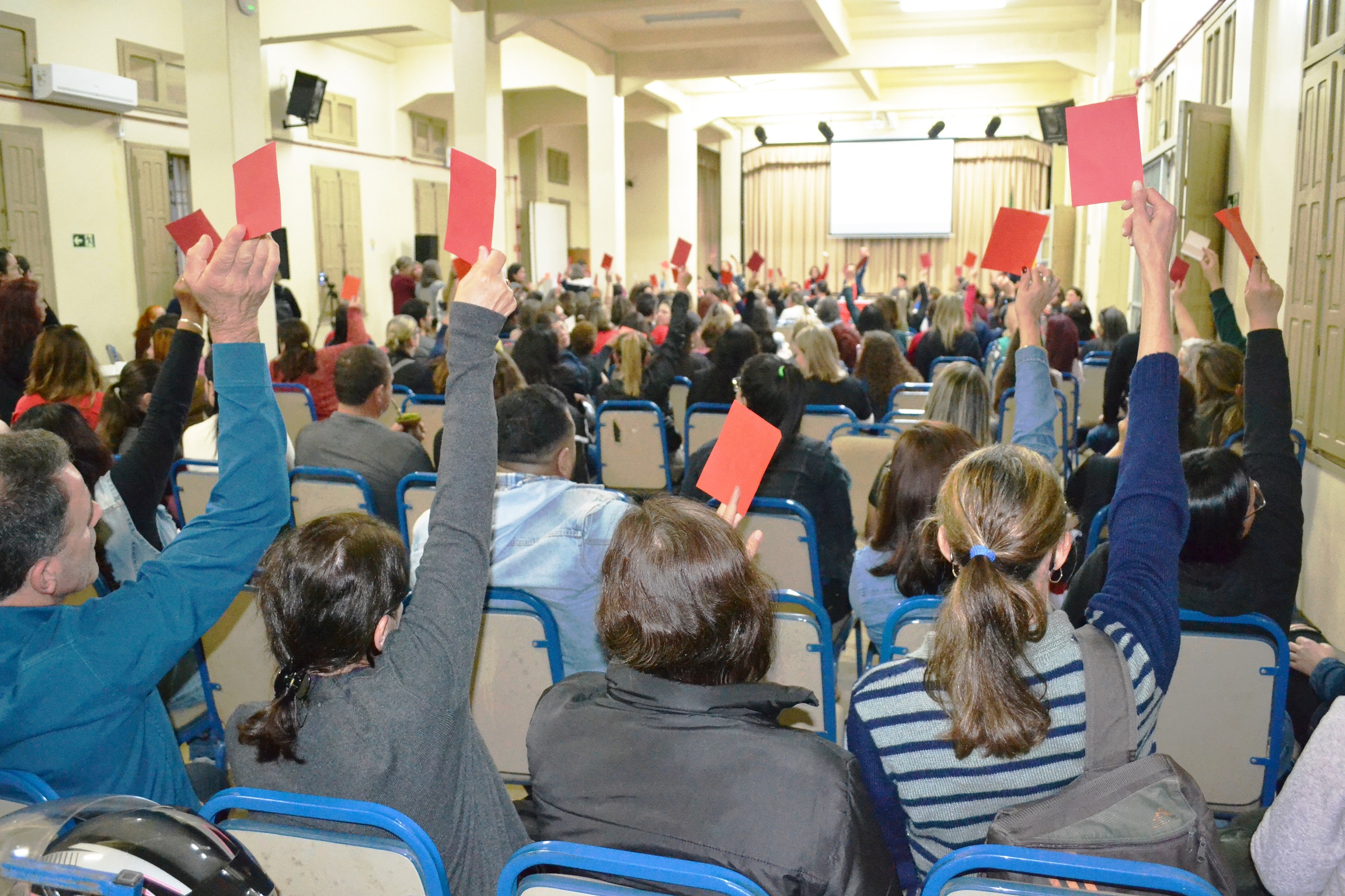 Professores municipais em operação tartaruga até o final de agosto