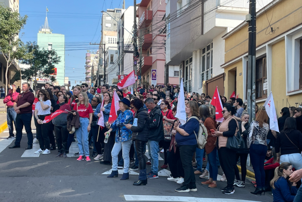 Diário de SM: Sem anúncio de reajuste, professores do município seguem em estado de greve
