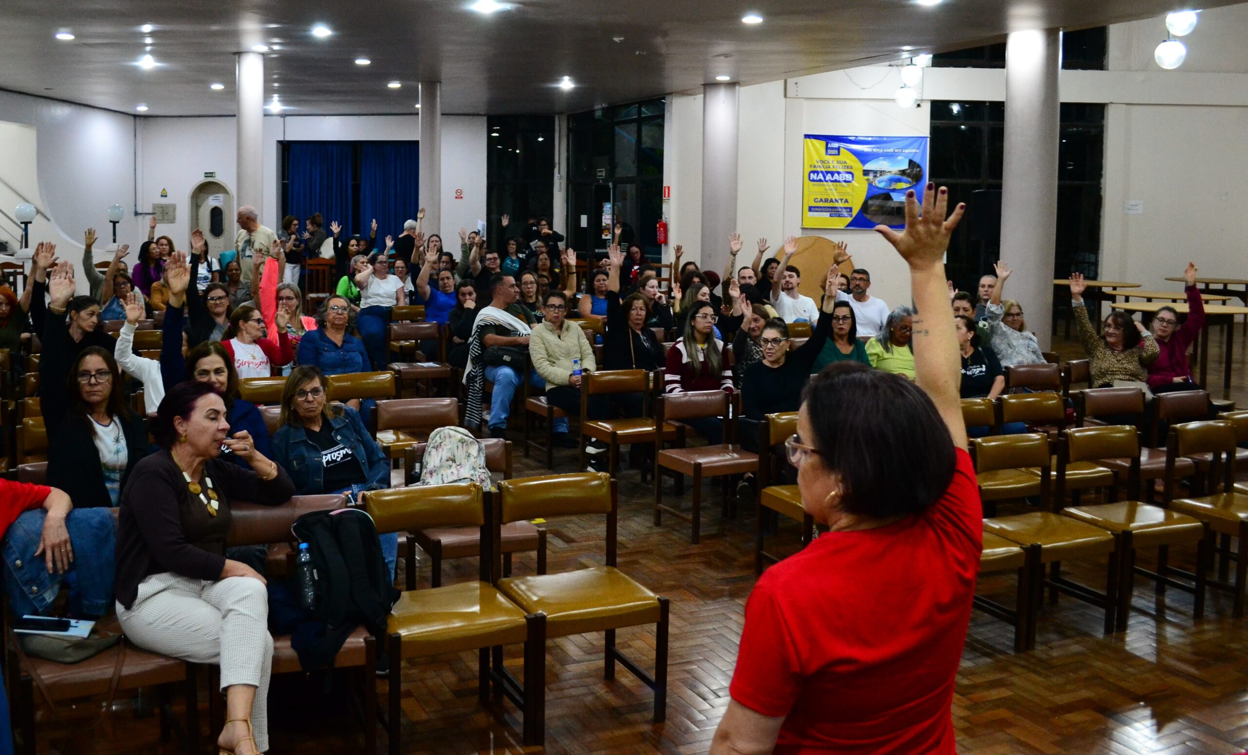 Professores do município decretam estado de greve