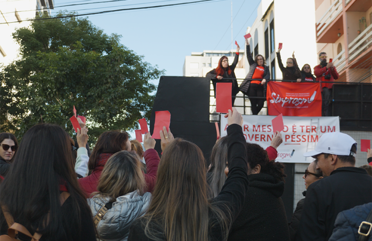 Cartão Vermelho: Em assembleia pública, professores municipais decidem por indicativo de greve