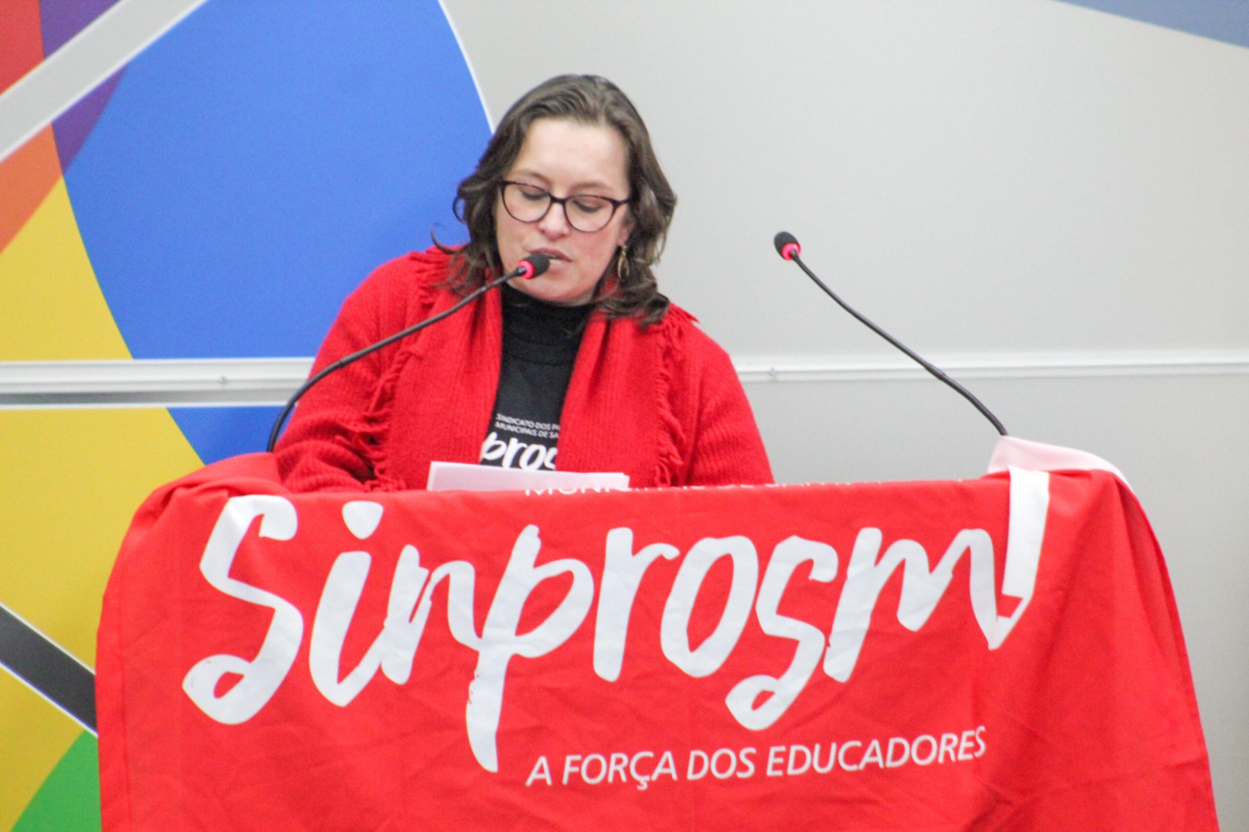 Tribuna Livre: categoria alerta para crise na rede municipal