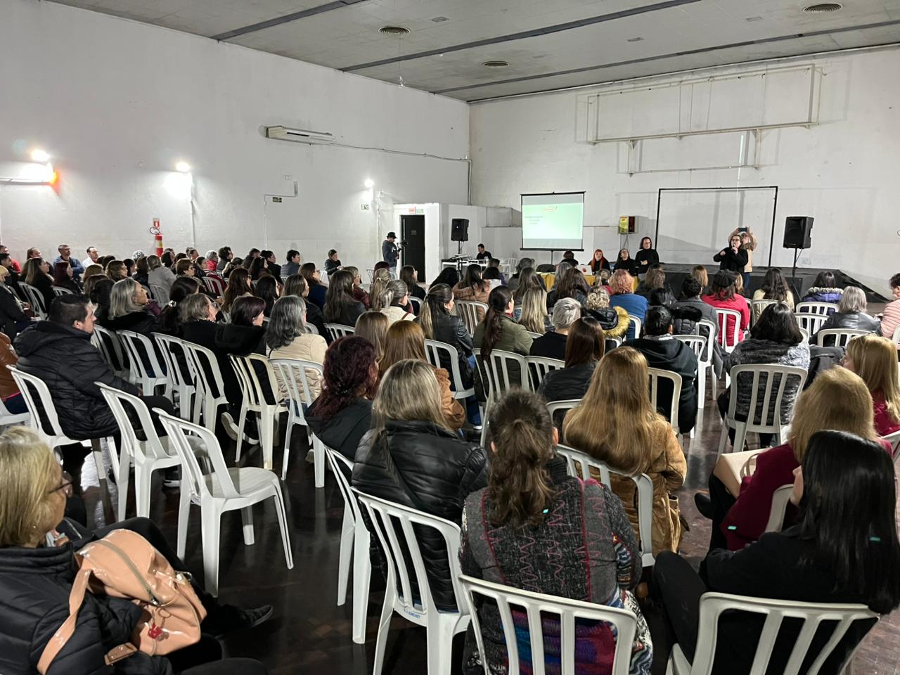 Professores Municipais aprovam paralisações progressivas a partir de 6 de agosto