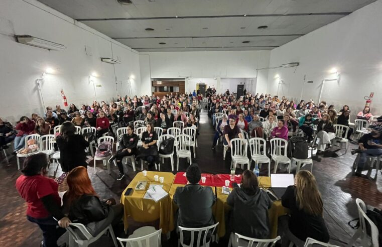 Professores municipais definem continuidade da mobilização em assembleia