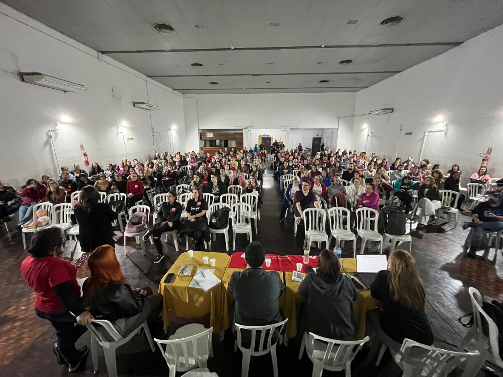 Professores municipais definem continuidade da mobilização em assembleia