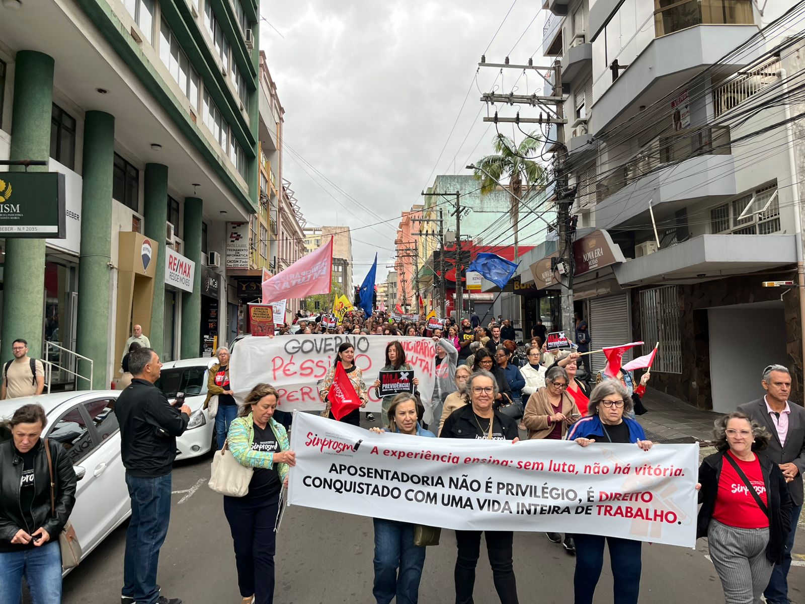 Servidores municipais fazem ato histórico no Dia do Servidor Público