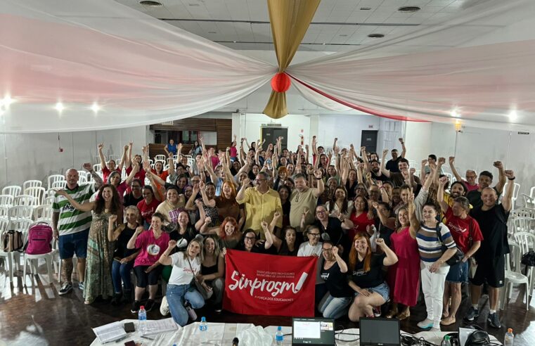 ASSEMBLEIA DO SINPROSM HOMOLOGA FIM DA GREVE E CELEBRA NOVA VITÓRIA DA MOBILIZAÇÃO