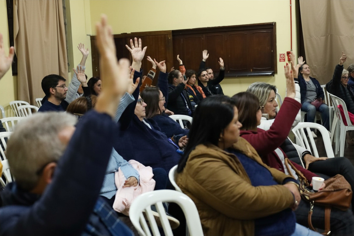 Em assembleia, professores definem paralisação para 25 de junho