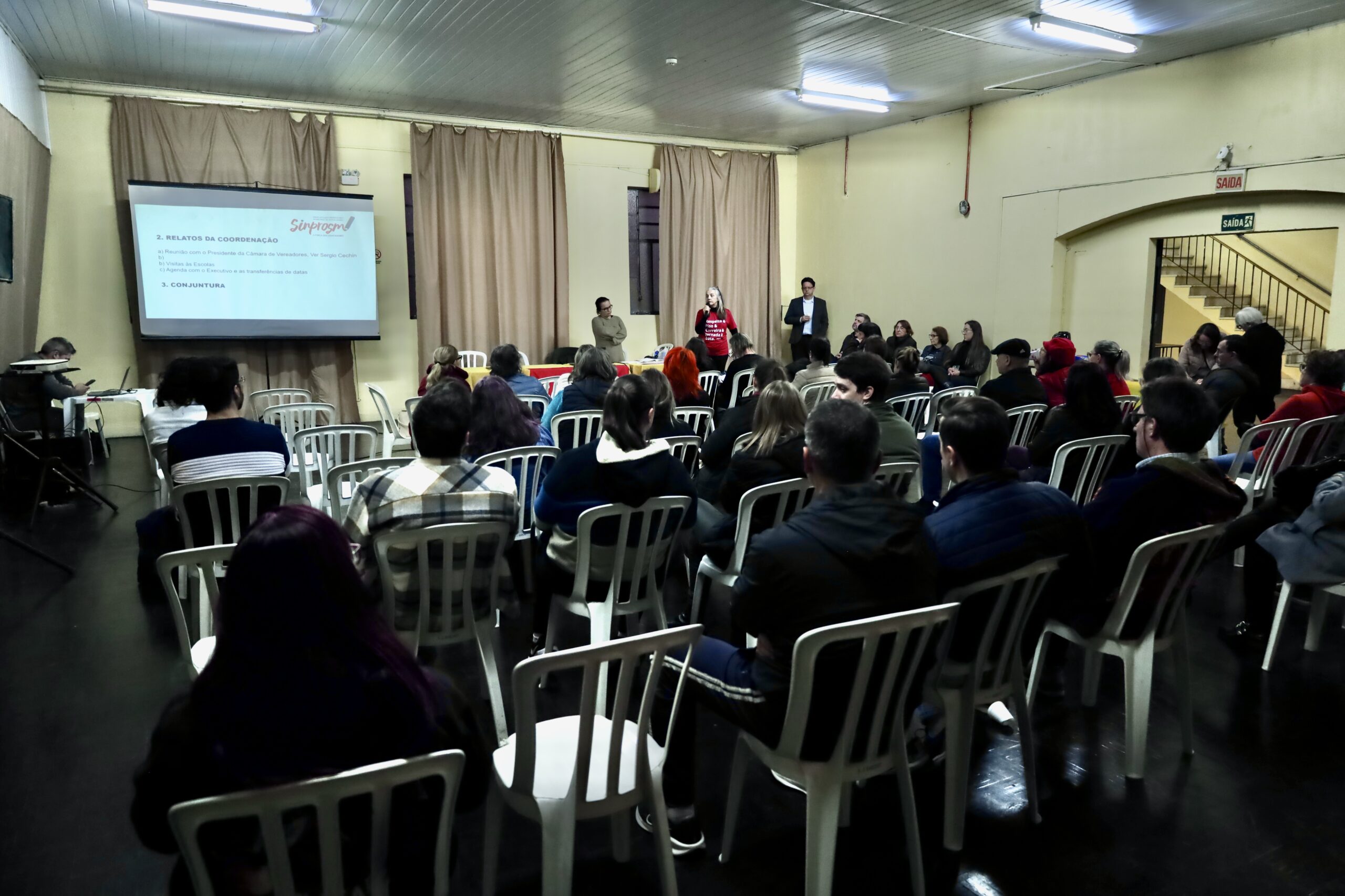 Em assembleia, professores definem paralisação geral em 15 de outubro, Dia do Professor